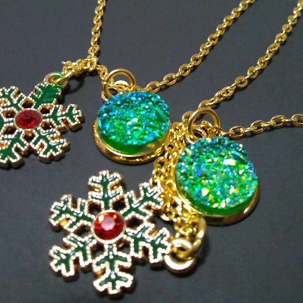 Magnificent Green Snowflake Red Stone Necklace - Picture 3 of 5